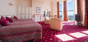 Triple Room | Desk, iron/ironing board, free cribs/infant beds, free WiFi