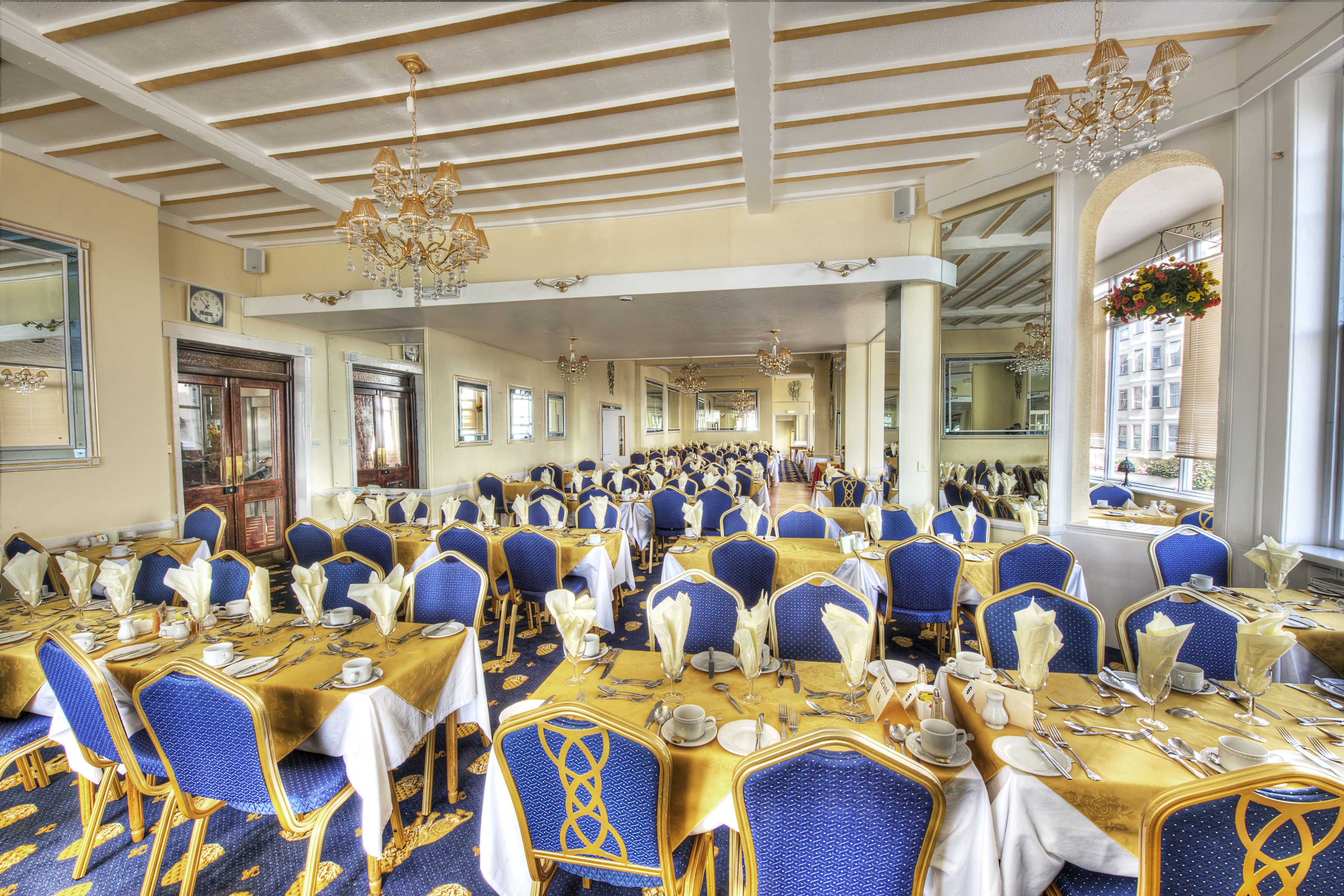 Breakfast, lunch, dinner served; British cuisine, beach views 