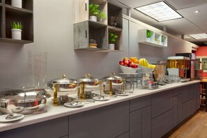 Ilmainen päivittäinen mannermainen aamiainen