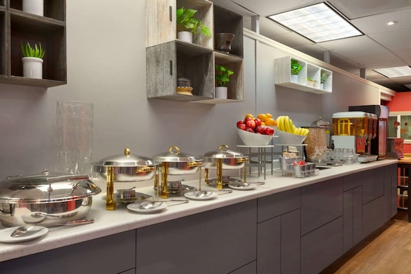 Free daily continental breakfast 