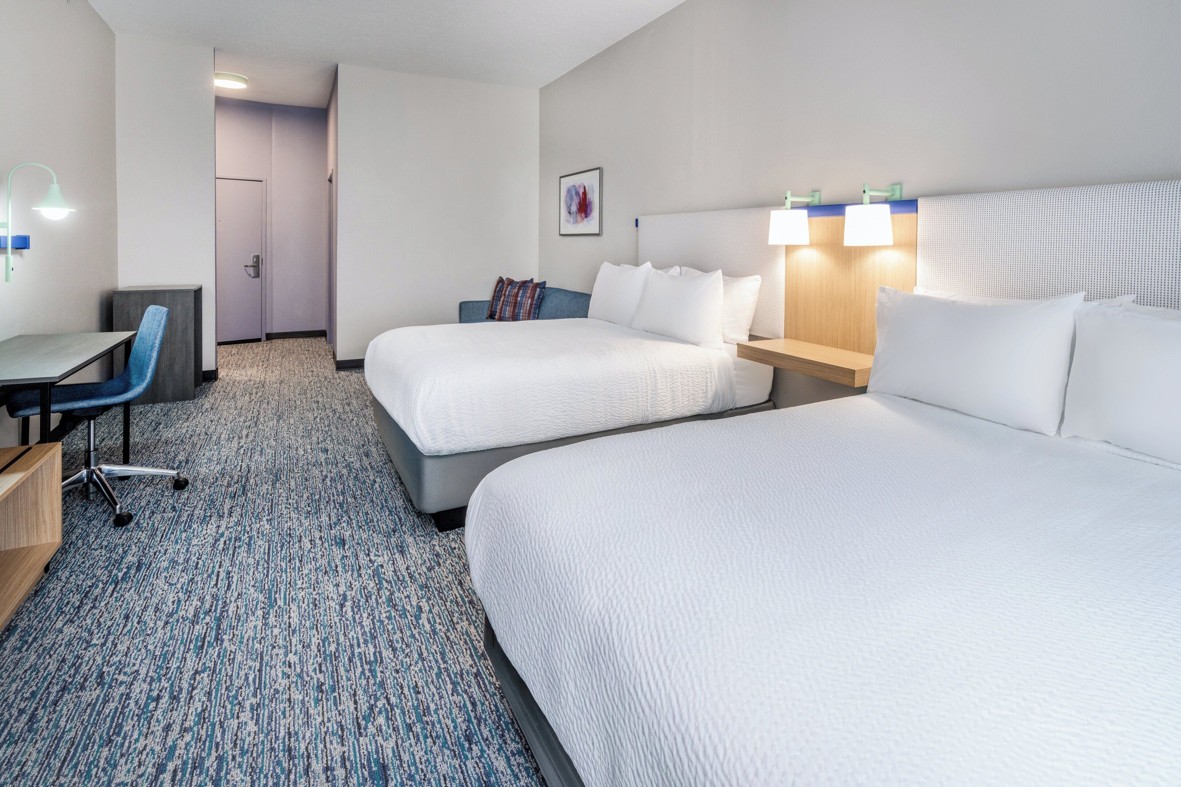 Colchones con pillow-top, escritorio y espacio para trabajar con laptop 