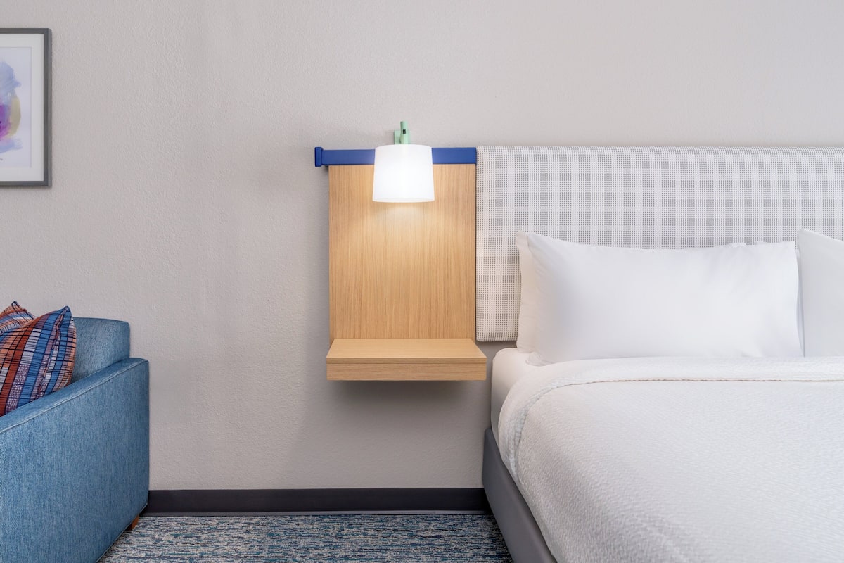 Camas con pillow-top, escritorio y espacio para trabajar con laptop