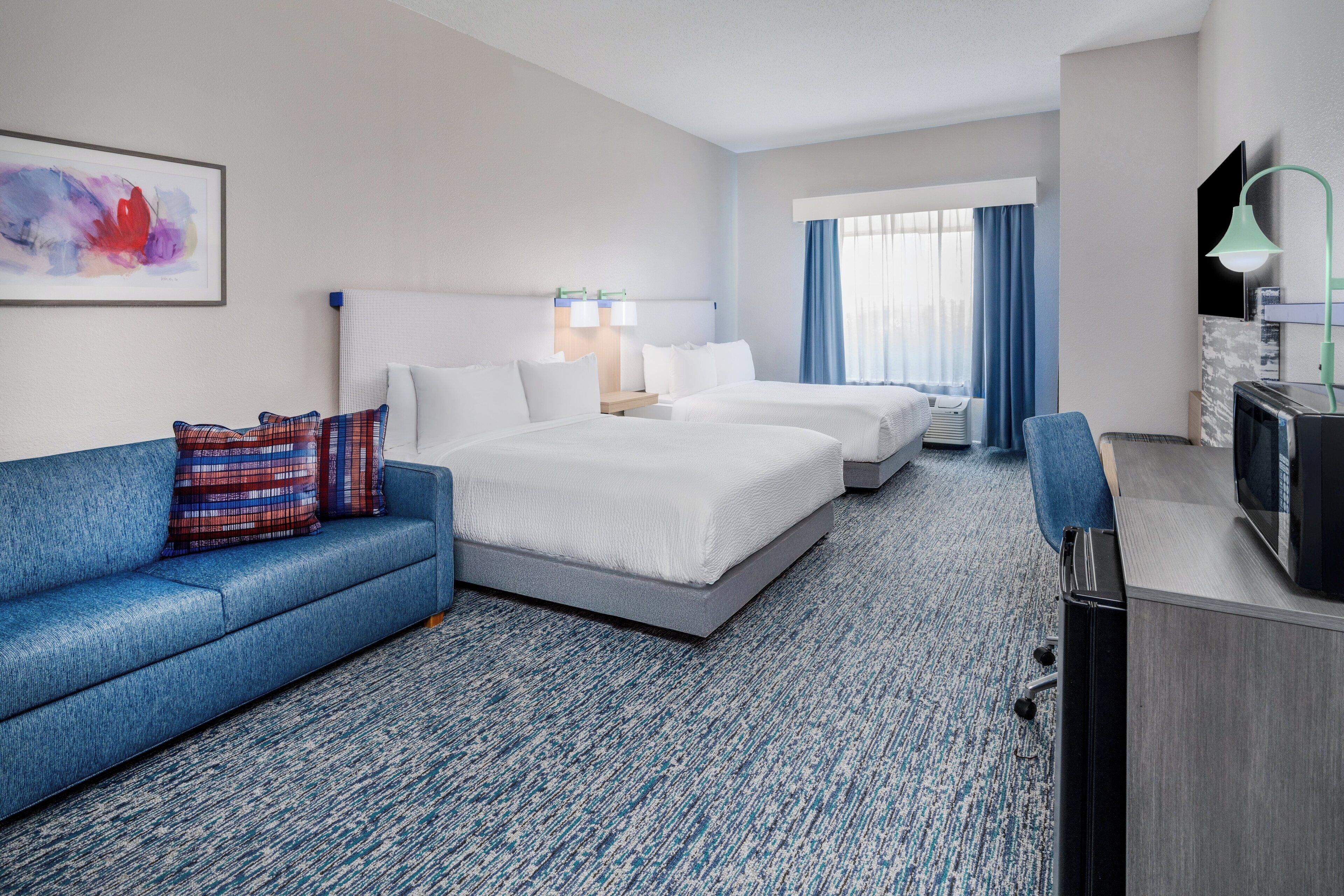 Colchones con pillow-top, escritorio y espacio para trabajar con laptop 