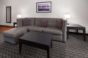 Deluxe Suite, 1 King Bed, Accessible, Non Smoking (Mobilty/Hearing, Tub w/ Grab Bars)