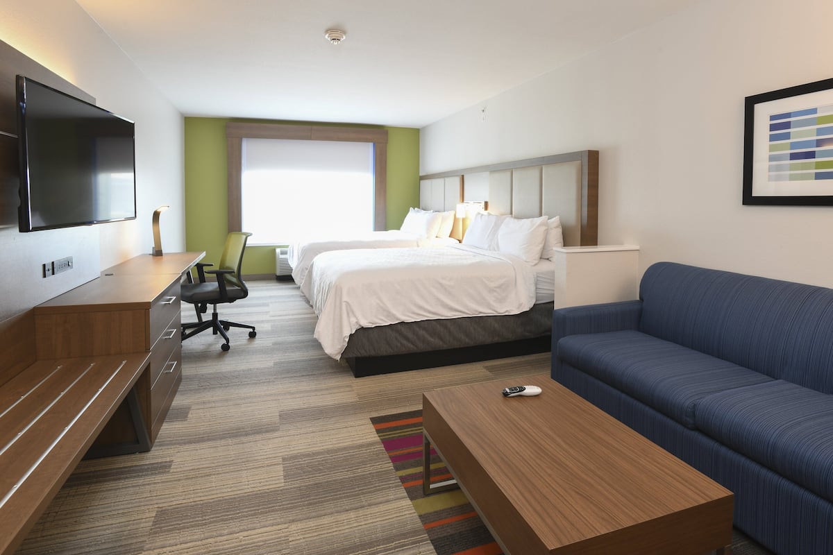 Suite, Multiple Beds (with Living Area) | Hypo-allergenic bedding, in-room safe, desk, laptop workspace