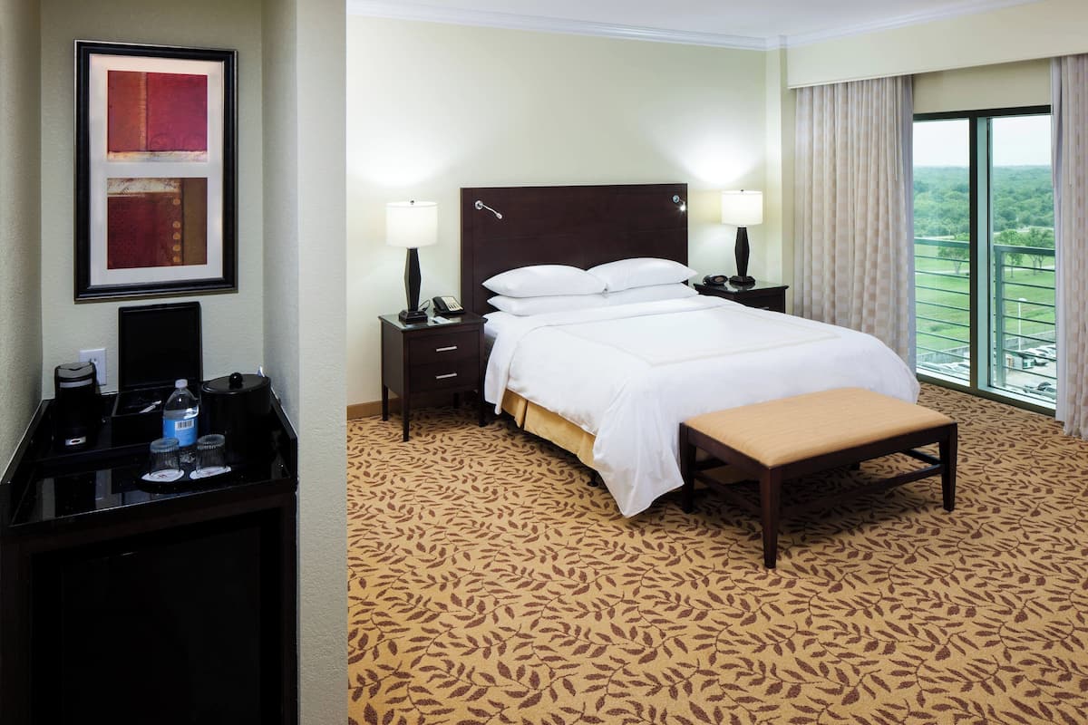 Premium bedding, down comforters, in-room safe, desk