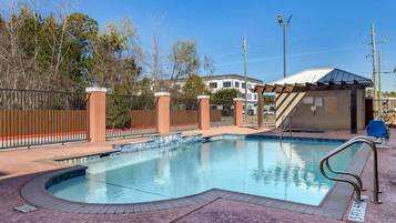 Piscina externa sazonal