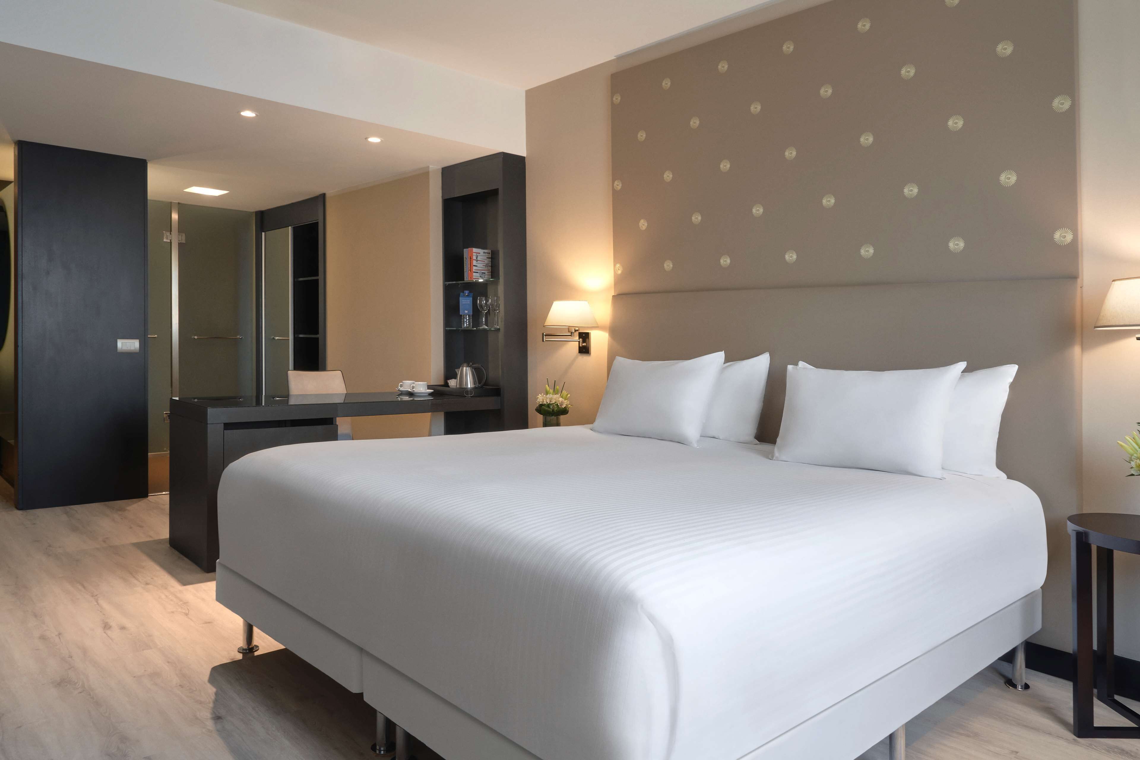 superior room | premium bedding, down duvets, pillow-top beds, minibar