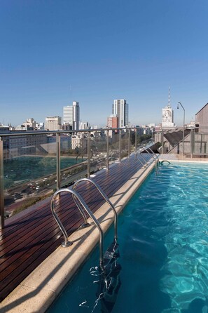 Sesongbasert utendørsbasseng