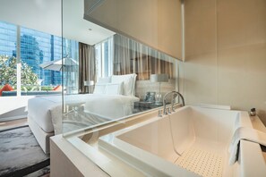 Three Bedroom Suite With Terrace | Ropa de cama de alta calidad, edredón y camas con efecto memoria 