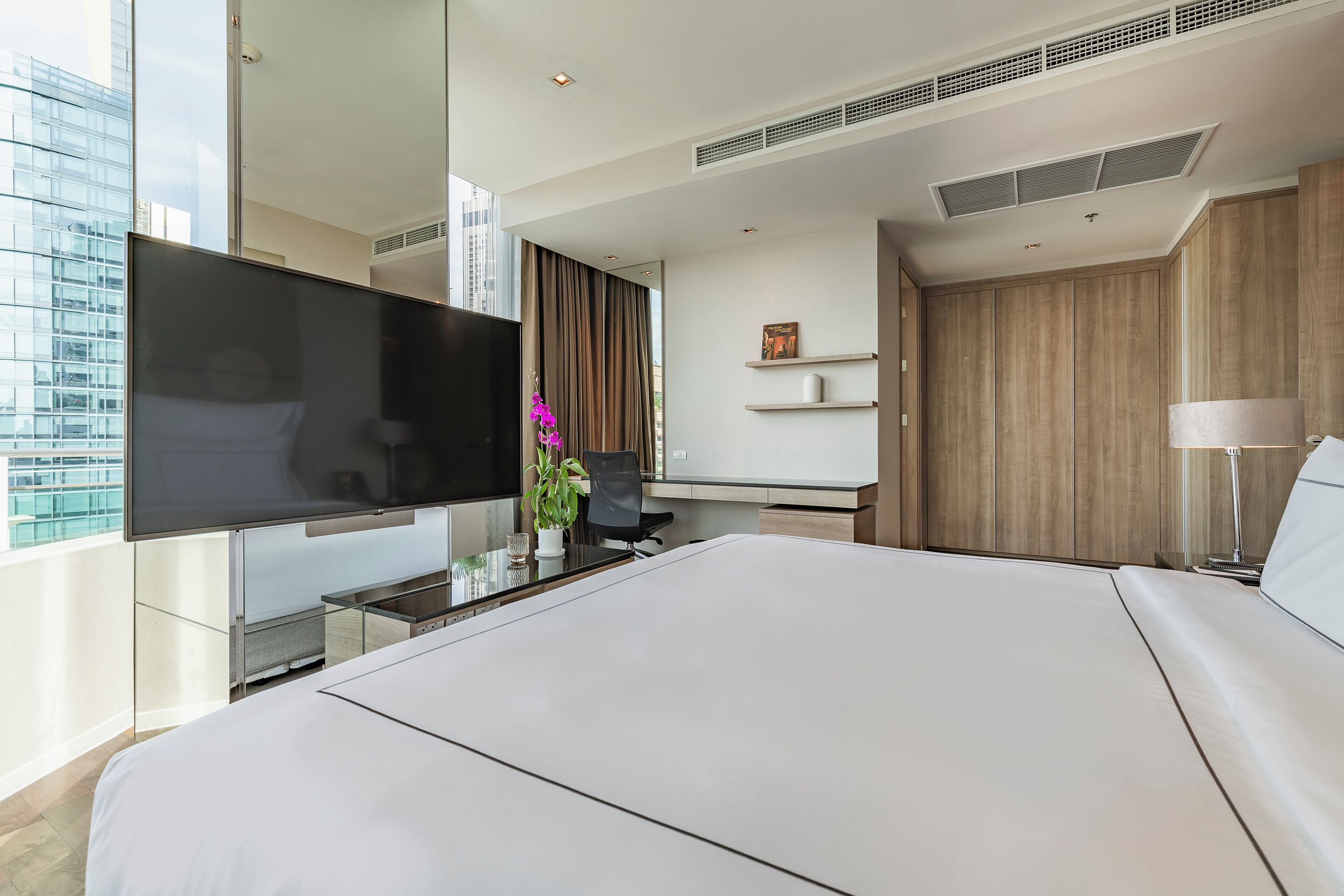 Premium bedding, down duvets, minibar, in-room safe