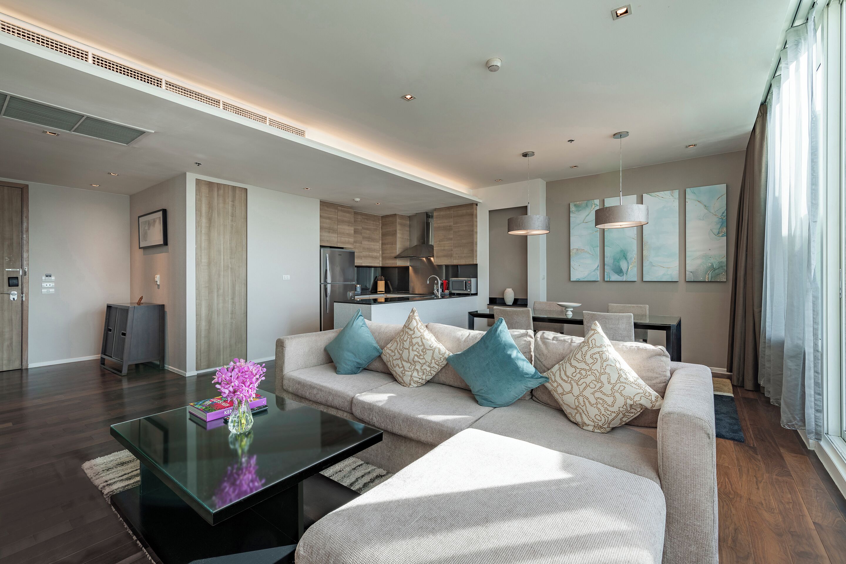 City View Two Bedroom Suite with Terrace | リビング エリア | 40 インチのテレビ (ケーブ ル放送視聴可)