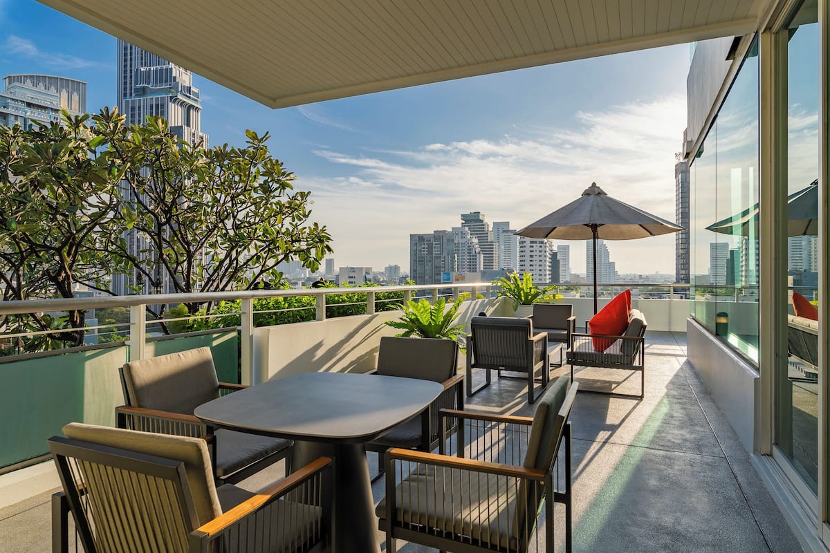 Three Bedroom Suite With Terrace | Balcón