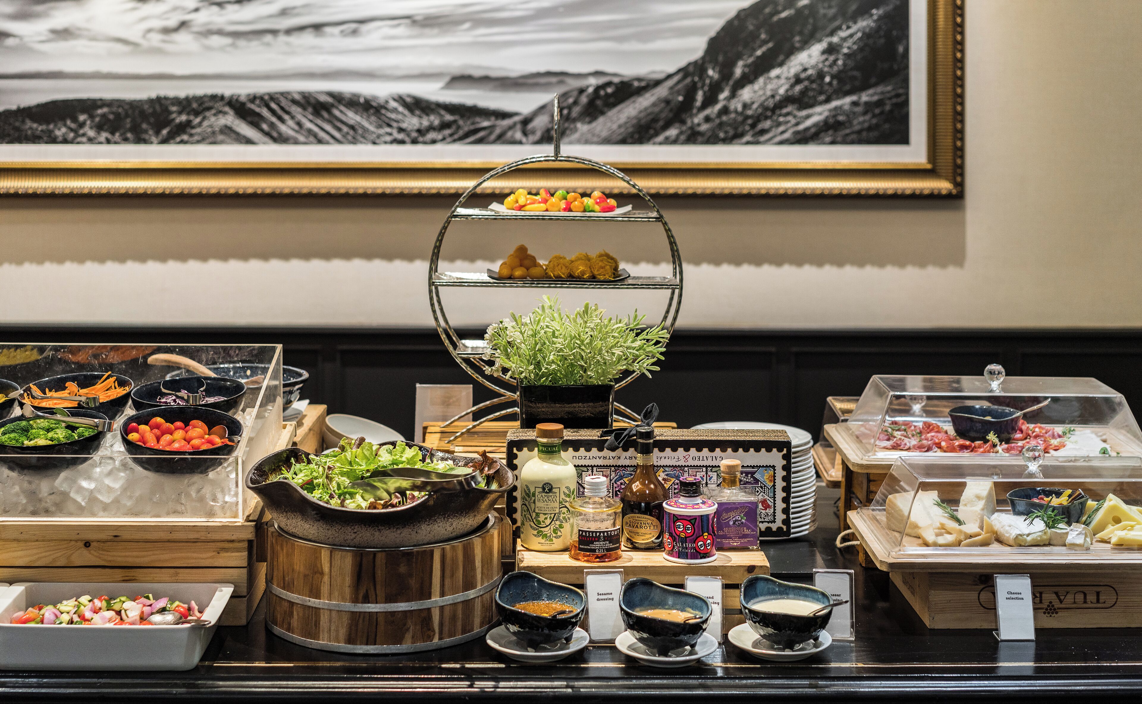 daily buffet breakfast (thb 800 per person)