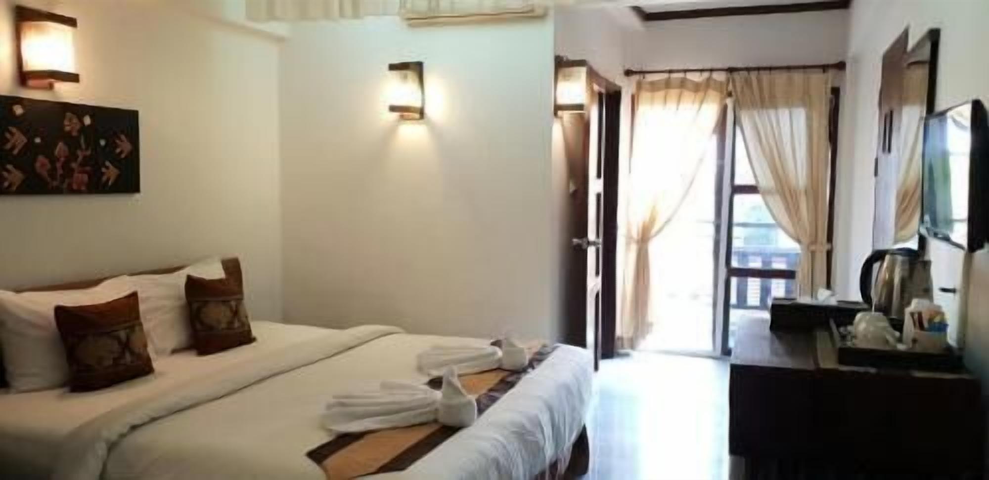 In-room safe, free WiFi, bed sheets