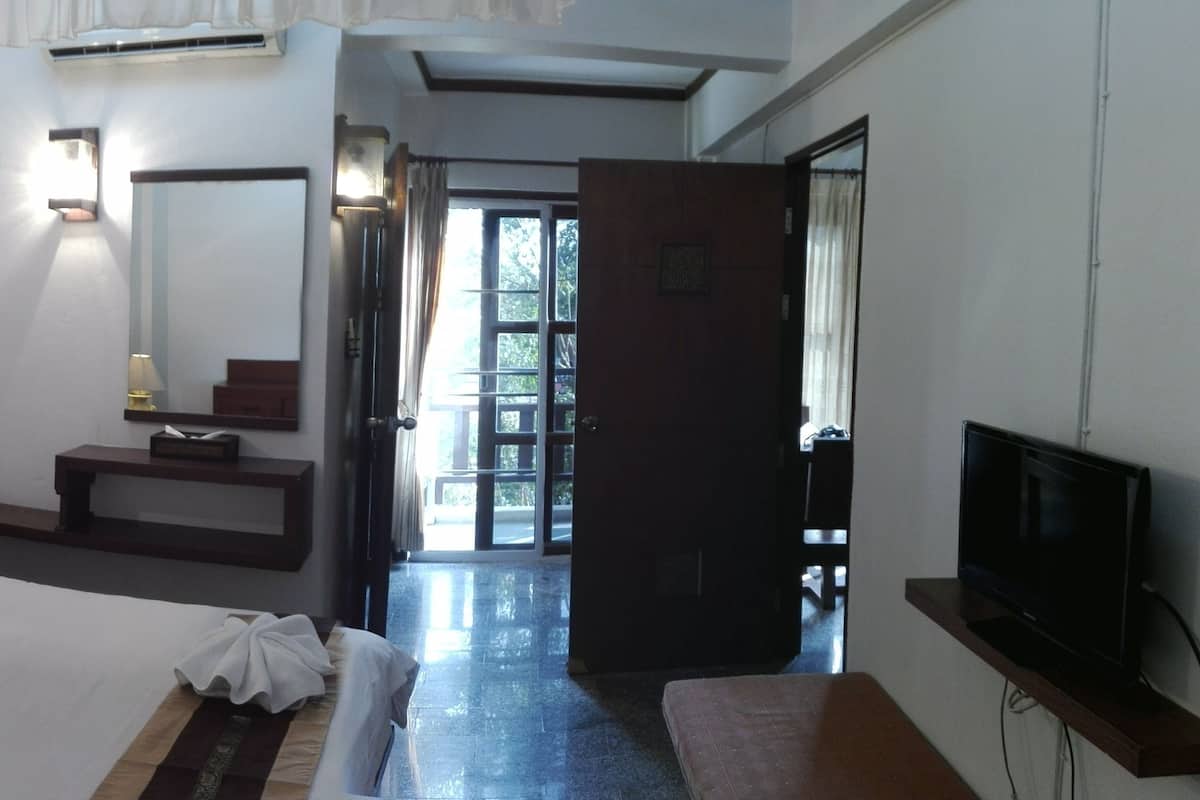 Family Room | In-room safe, rollaway beds, free WiFi, bed sheets