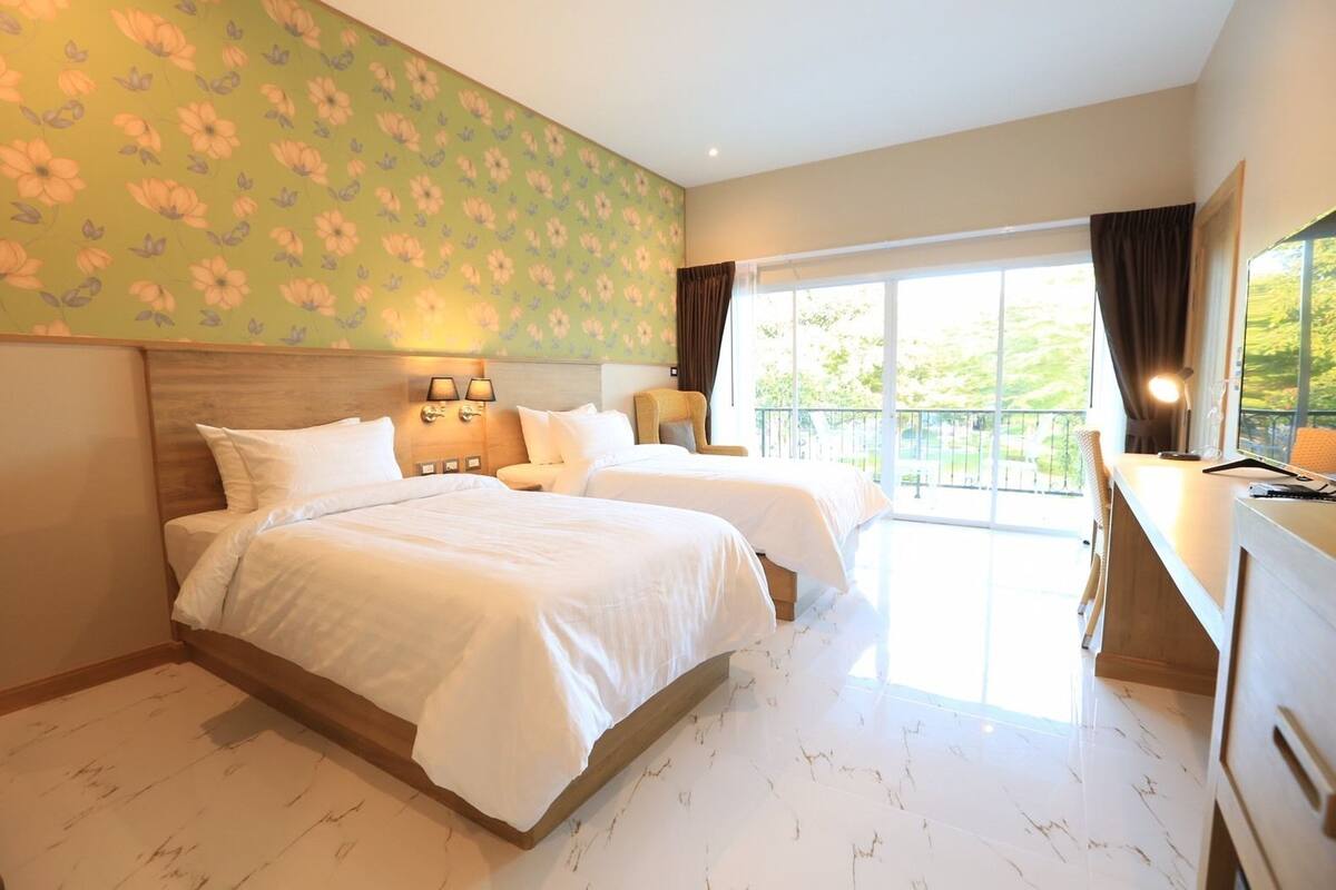 Grand Deluxe Room | 高档床上用品、迷你吧、客房内保险箱、办公桌