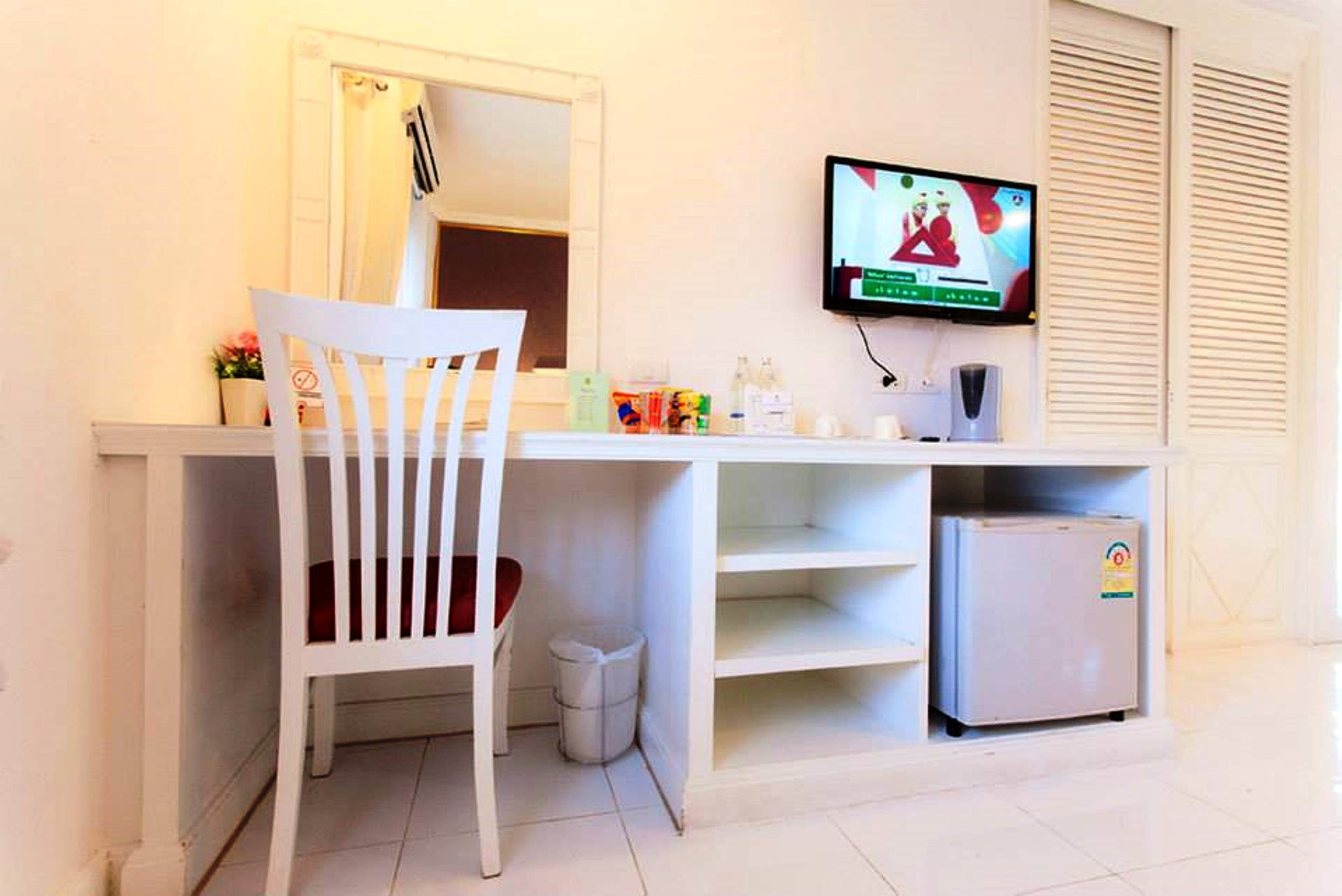 superior room, garden view | room amenity