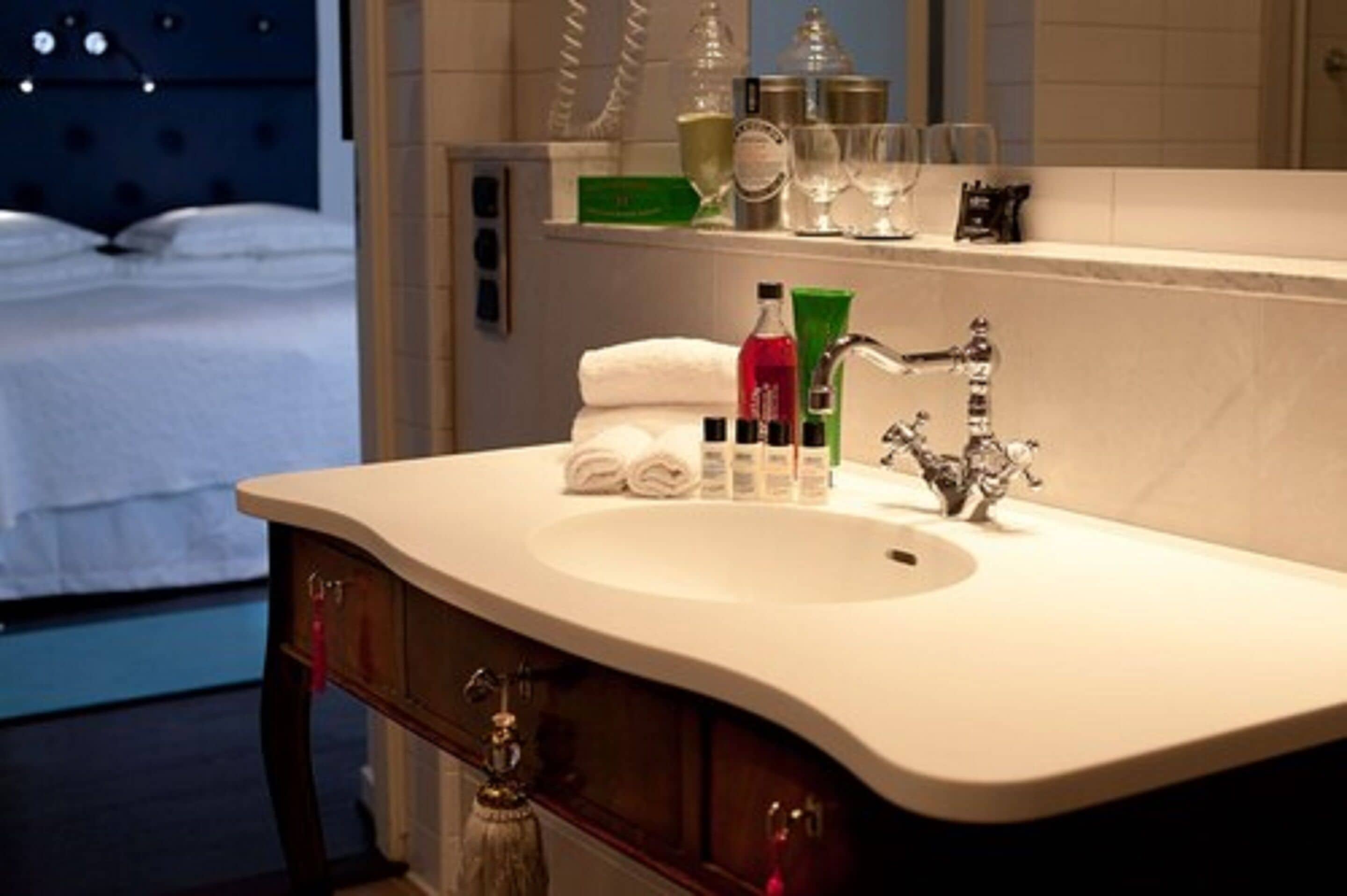 xl - one room suite (king size bed of 180 cm) | bathroom | designer toiletries, hair dryer, bathrobes, towels