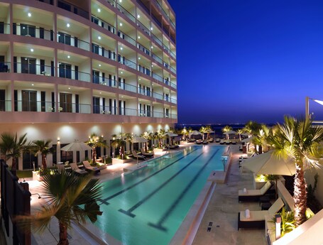Staybridge Suites Abu Dhabi Yas Island, an IHG Hotel - Image 1