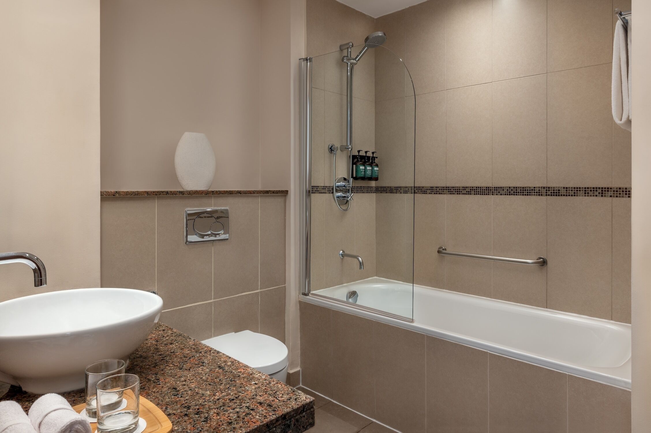 Combined shower/tub, deep soaking tub, free toiletries, hair dryer