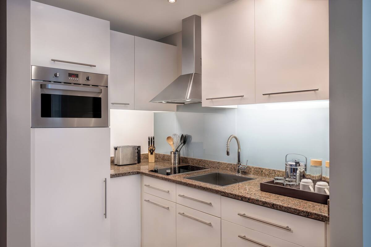 studio suite, 1 king bed, accessible, kitchen | 1 bedroom, premium bedding, down duvets, in-room safe