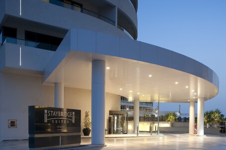 Staybridge Suites Abu Dhabi Yas Island, an IHG Hotel - Image 4