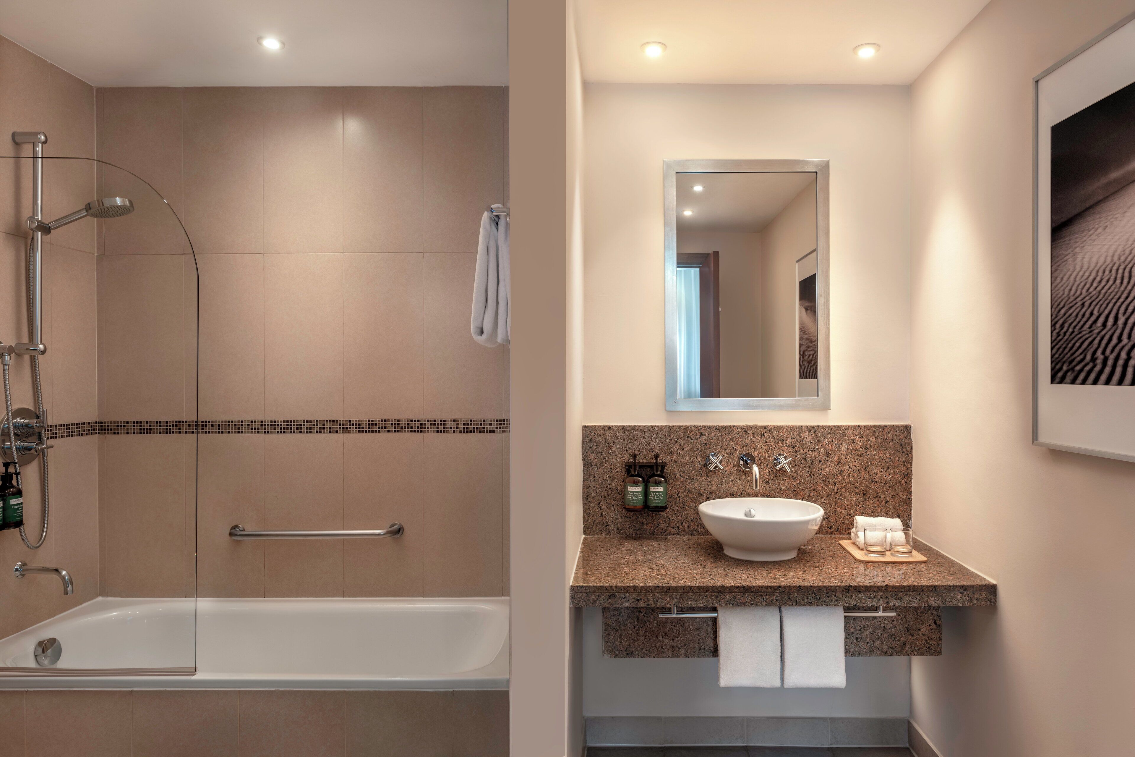 1 Schlafzimmer, hochwertige Bettwaren, Daunenbettdecken, Zimmersafe