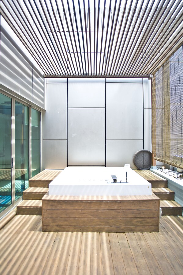 Suite (The Oasis Suite) | Tina profunda