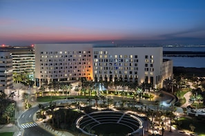 Exterior - Crowne Plaza Abu Dhabi Yas Island by IHG (Abu Dhabi)