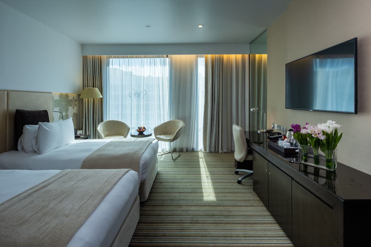 1 bedroom, hypo-allergenic bedding, select comfort beds, minibar