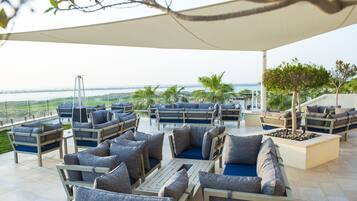 3 restaurants, breakfast, lunch, dinner served; Asian cuisine