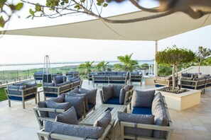 3 restaurants, breakfast, lunch, dinner served; Asian cuisine