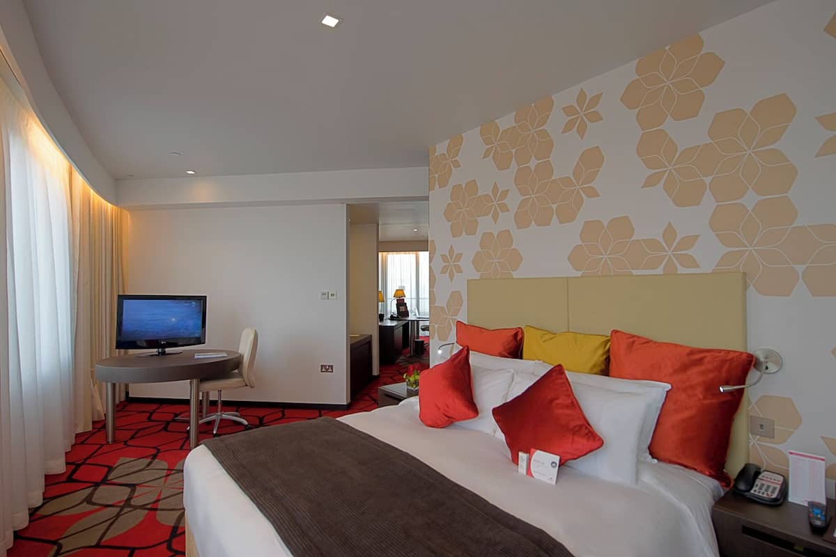 1 bedroom, hypo-allergenic bedding, Select Comfort beds, minibar