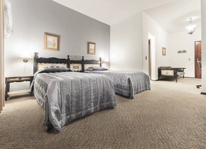 Deluxe Twin Room | Minibar, blackout drapes, free WiFi, bed sheets - Hotel Tannenhof (Joinville)