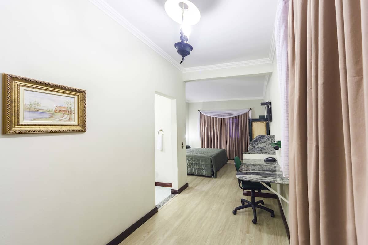 deluxe double room, 1 king bed | minibar, blackout curtains, free wifi, bed sheets