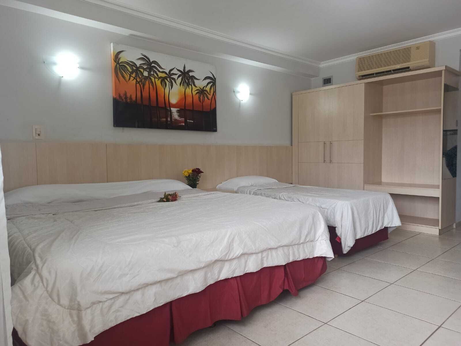 Quarto triplo standard | Frigobar, escrivaninha, cortinas blackout, Wi-Fi de cortesia