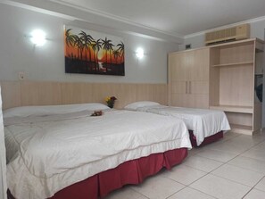 スタンダード トリプルルーム | ミニバー、デスク、遮光カーテン、WiFi (無料)