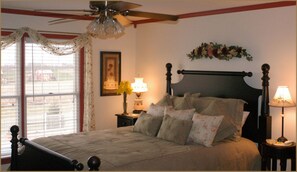 Premium bedding, pillow-top beds, minibar, individually decorated - Annville Inn Bed and Breakfast (Annville)