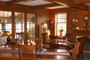 Free daily full breakfast  - Annville Inn Bed and Breakfast (Annville)