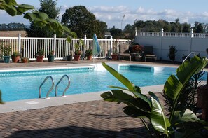 Outdoor pool - Annville Inn Bed and Breakfast (Annville)