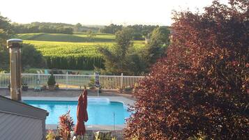 The English Manor Suite (Mountain, Garden and Pool Views) | Balcony view