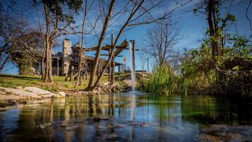 Cabin (Rhinefalls Log) | 1 bedroom, individually decorated, individually furnished, soundproofing