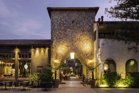 Fachada del alojamiento. North Block Hotel