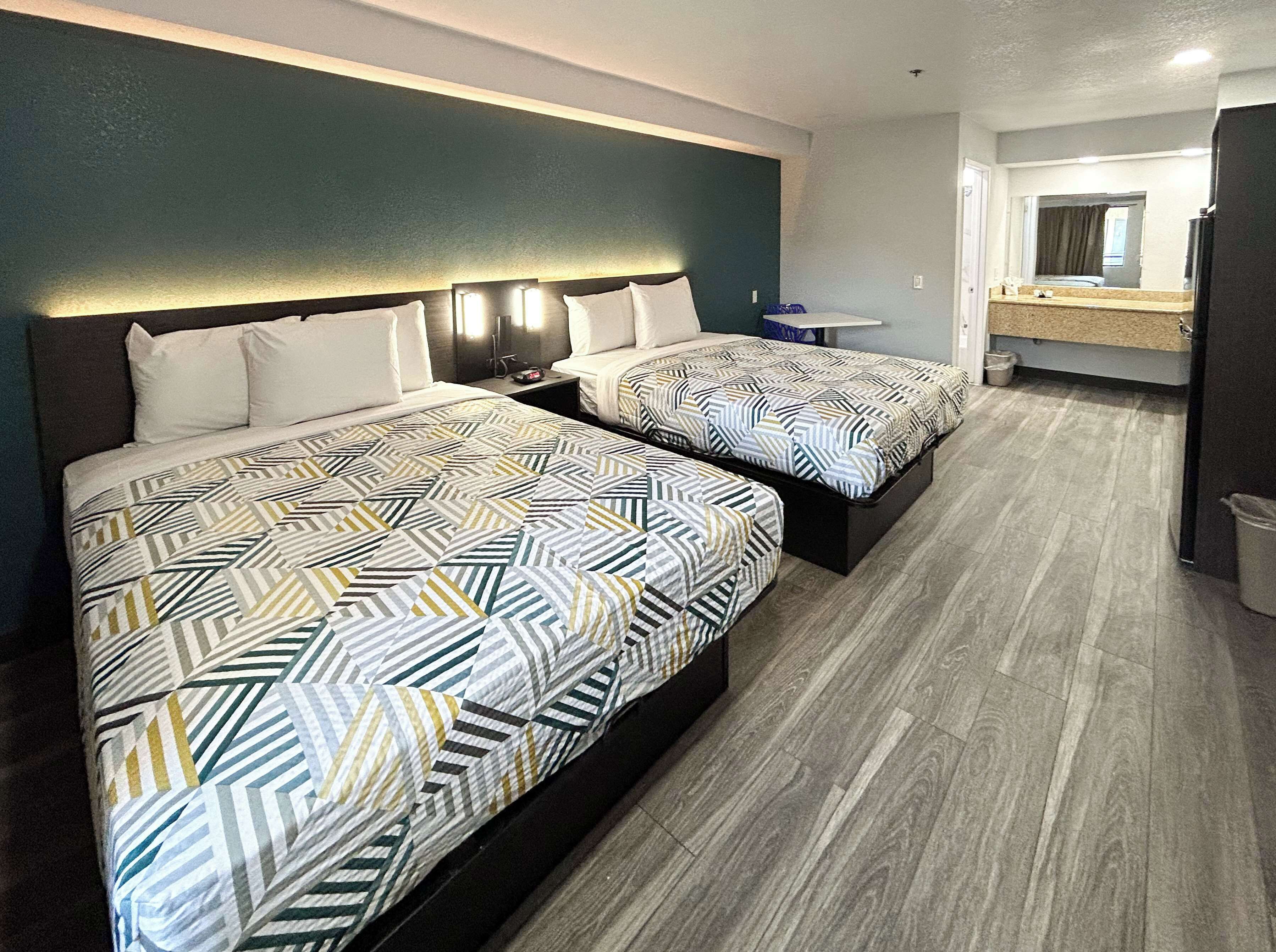 Bureau, rideaux occultants, fer et planche à repasser, Wi-Fi gratuit