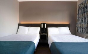 Desk, blackout drapes, iron/ironing board, free WiFi - Studio 6 Bakersfield, CA - South (Bakersfield)