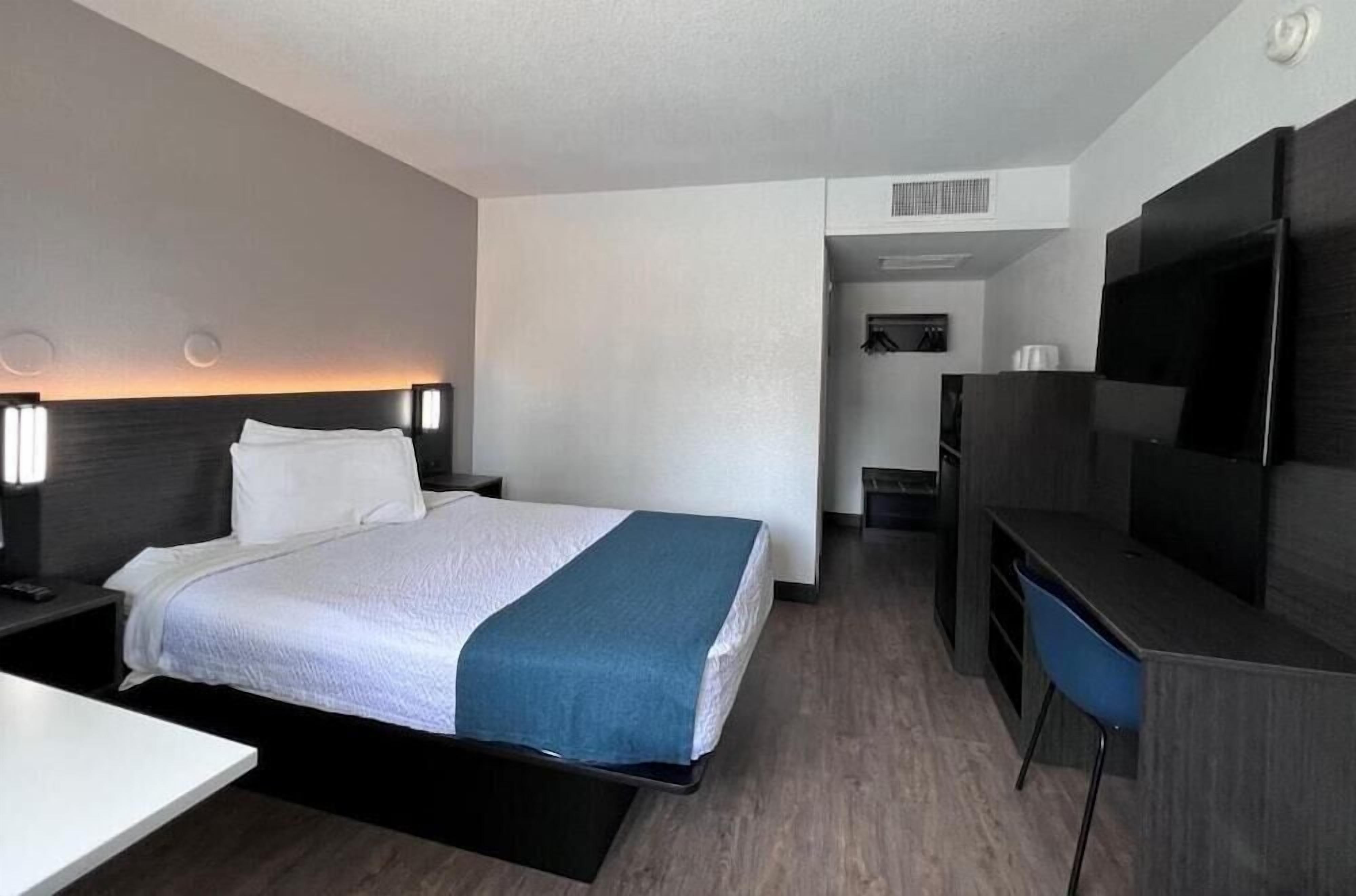 Photo - Studio 6 Bakersfield, CA South