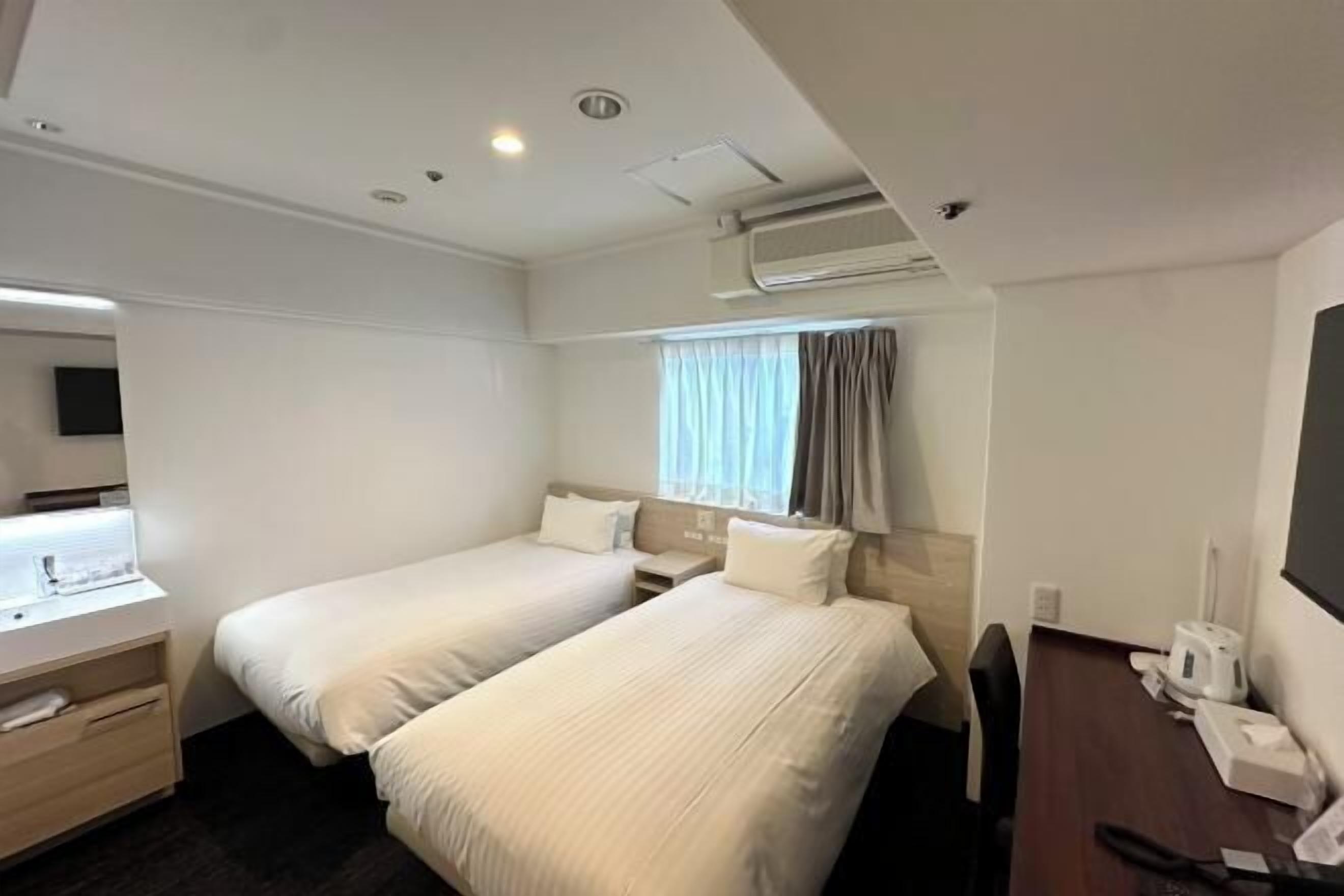 記憶床墊、書桌、遮光布/窗簾、熨斗/熨衣板