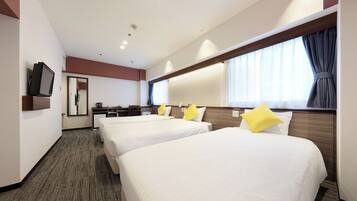 Standard-Dreibettzimmer, Nichtraucher | Betten mit Memory-Foam-Matratzen, Schreibtisch, Verdunkelungsvorhänge