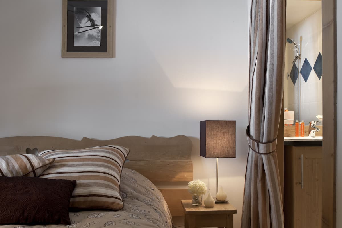 Insonorización, cunas gratuitas, wifi gratis y ropa de cama